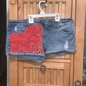 Forever 21 Light Wash Jean Shorts w/patch
